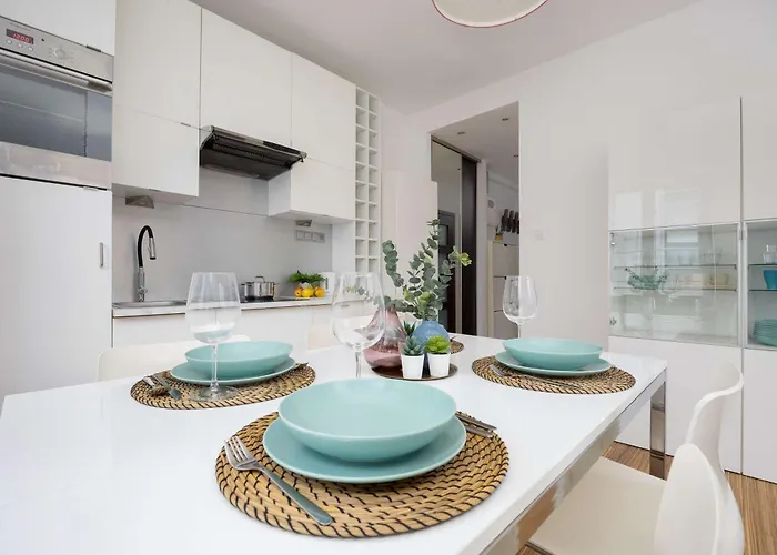 Mokotow Modern With Desk For Remote Work By Renters *