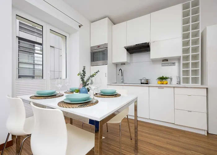 Mokotow Modern With Desk For Remote Work By Renters *